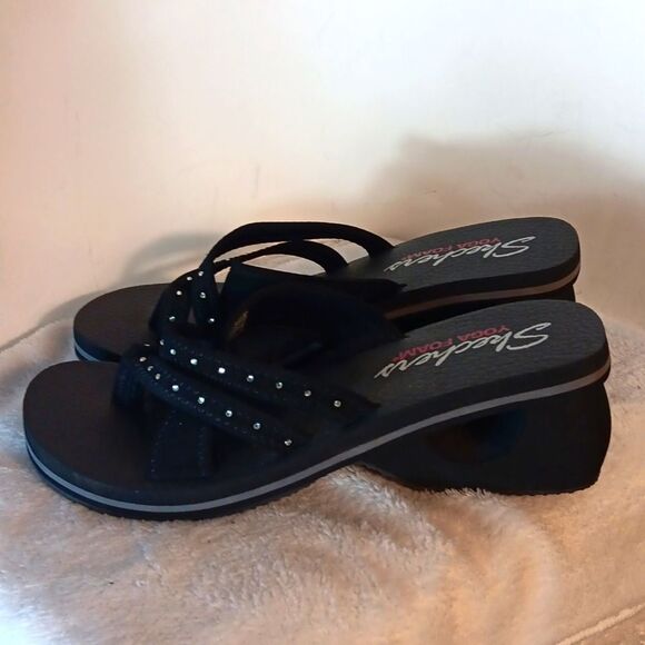Skechers Black Sandals with Comfort and Style - Picture 6 of 6